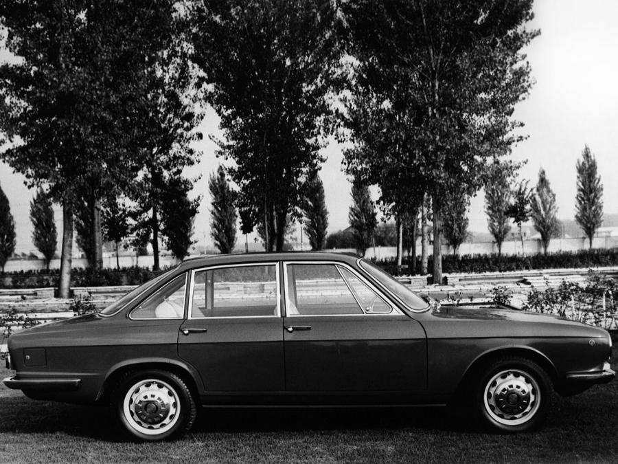  Alfa Romeo 2600 De Luxe (106) 1965 года  (фото 6 из 7)